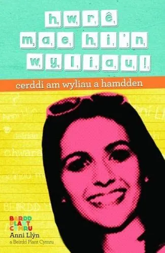 Hwre, Mae Hi'n Wyliau!